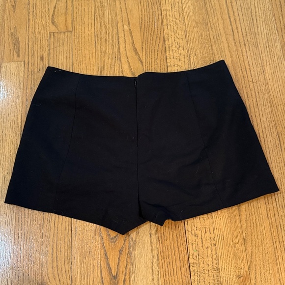 ✨ Express Black High-Waisted Zippered Skort — Size 12 EUC ✨ - Picture 3 of 3
